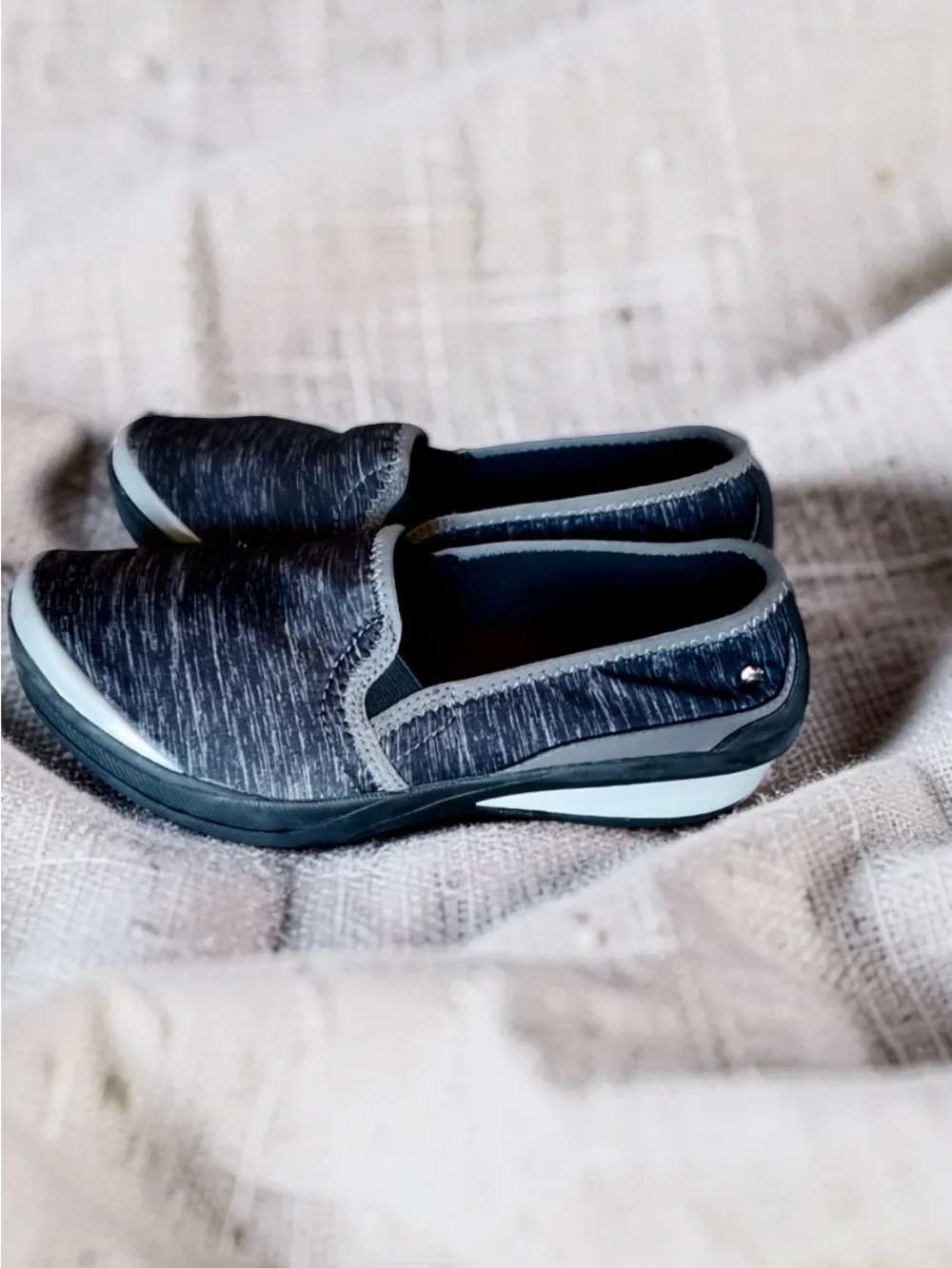 Womens Slip-On Comfort Sneaker Shoes Sz 9